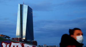 El Banco Central Europeo vuelve a ampliar la "barra libre" de liquidez a tipos negativos.