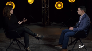 Precio de acciones de Disney están cayendo, AT&T mueve sus fichas