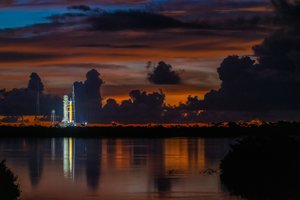 SLS: El Mayor Cohete de la Humanidad vuela hacia la Luna...