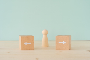 ¿Qué es mejor que haya superávit o déficit en la economía?