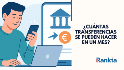 Persona revisando desde el móvil cuántas transferencias se pueden hacer en un mes sin pagar comisiones