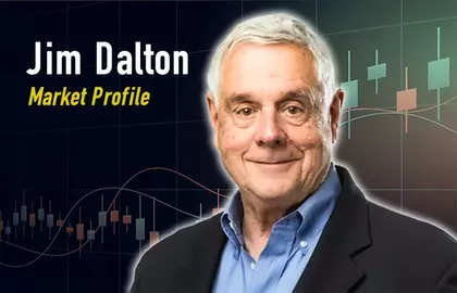 Retrato de James Dalton con gráficos financieros de fondo, experto en Market Profile