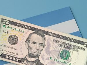 Dólar Hoy Lunes 11 de agosto: el oficial sube y el blue se congela
