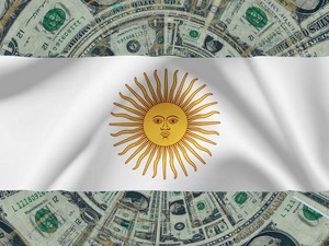 Dólar hoy miércoles 13 de agosto: el blue baja y el dólar tarjeta se enfría