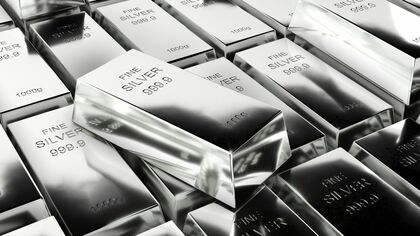 Imagen que muestra lingotes de plata para invertir desde España