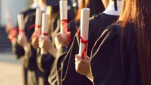¿Qué máster elegiría después de haberme graduado en ADE? Opciones, factores a tener en cuenta y consejos