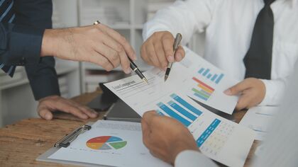 ¿Qué debo hacer para ser gestor o analista financiero?