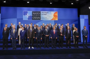 ¿Cómo invertir en defensa con acciones y ETFs?