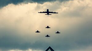 ¿Cómo invertir en defensa con acciones y ETFs?