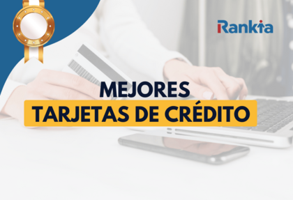 Imagen de portada: Persona utilizando una laptop mientras sostiene dos tarjetas de crédito en sus manos. En el diseño destaca el texto Mejores Tarjetas de Crédito con el logo de Rankia y un sello dorado de calidad.