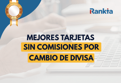 Imagen de portada: Una persona realizando un pago online con tarjeta frente a una laptop, con el texto Mejores Tarjetas sin Comisiones por Cambio de Divisa sobre banners amarillos, incluyendo el logo de Rankia y una medalla de oro.