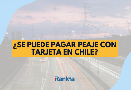 Imagen de portada: Una autopista con torres de alta tensión al atardecer, con el texto ¿SE PUEDE PAGAR PEAJE CON TARJETA EN CHILE? sobre un banner amarillo y el logo de Rankia en la parte inferior.