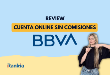 Imagen de portada de la cuenta online BBVA sin comisiones con el logo de BBVA en el centro, texto “review cuenta online sin comisiones” y branding de Rankia, junto a una mujer señalando una tarjeta bancaria.