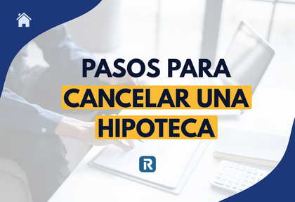 Imagen con el texto “Pasos para cancelar una hipoteca” sobre fondo de escritorio con documentos y calculadora.
