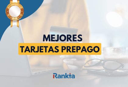 Imagen de portada de Rankia con el texto "MEJORES TARJETAS PREPAGO", que muestra a una persona frente a un computador portátil sosteniendo una tarjeta bancaria, con un sello dorado de reconocimiento en la esquina superior.