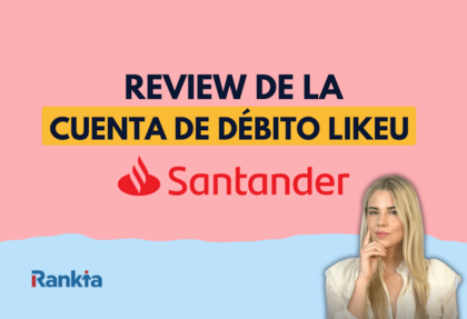 Imagen de portada de Rankia con el texto "REVIEW DE LA CUENTA DE DÉBITO LIKEU" y el logo de Banco Santander sobre un fondo rosa y celeste, mostrando a una mujer joven analizando las características del producto financiero.