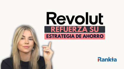 Imagen con logo de Revolut, texto “Refuerza su estrategia de ahorro”, mujer rubia señalando hacia el titular y logo de Rankia sobre fondo gris claro.