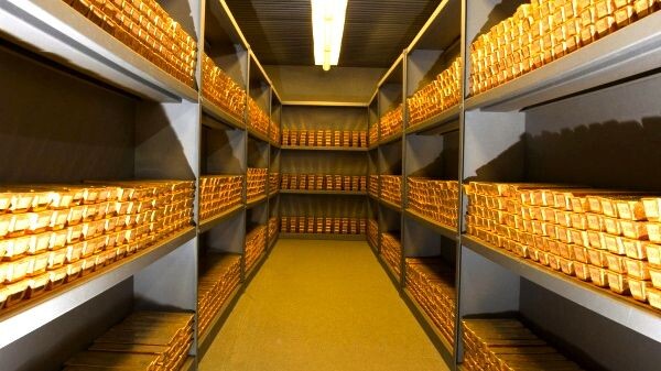 El gran farol del oro: por qué los bancos centrales acumulan lingotes mientras te dicen que el futuro es digital