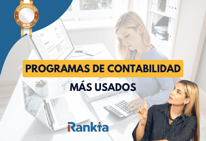 Mujer utilizando un programa de contabilidad en ordenador con calculadora y documentos financieros