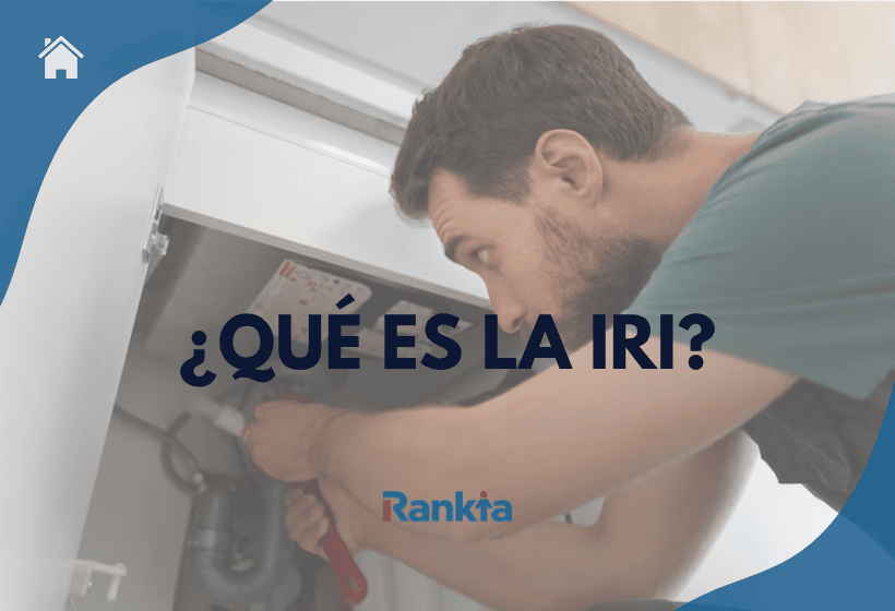 Técnico realizando una inspección de la instalación receptora individual de gas (IRI)