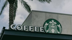 Como comprar acciones de Starbucks en 2026