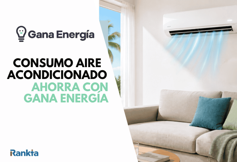 Salón luminoso en verano con aire acondicionado encendido, termostato a 24 °C y logo de Gana Energía en la parte superior izquierda.