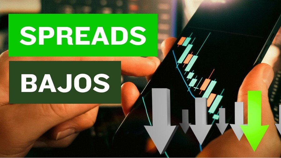 El texto "Spreads Bajos" con una imagen de velas japonesas de trading de fondo.