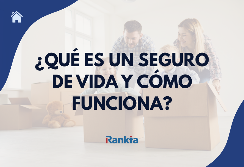 Familia con dos hijos pequeños desembalando cajas de mudanza en el salón vacío de una vivienda con luz natural