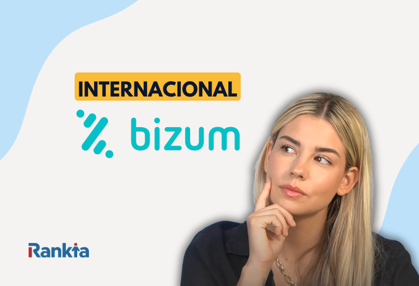 Imagen horizontal con fondo claro, formas curvas en azul en los laterales y el texto “INTERNACIONAL” destacado en amarillo junto al logotipo de Bizum en color turquesa. En la parte inferior izquierda aparece el logo de Rankia y, a la derecha, una mujer rubia mirando hacia un lado con gesto pensativo.