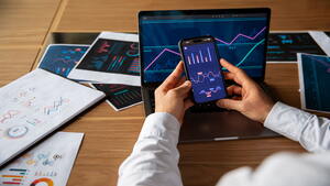Interpretación y uso de la media móvil exponencial (EMA) en el trading