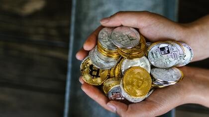 Oro o Bitcoin son los dos activos reales más importantes.