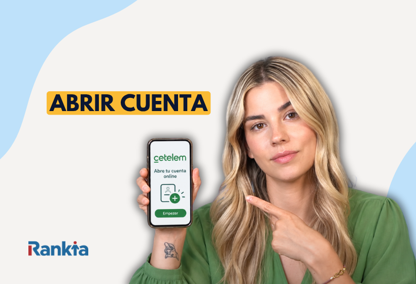 Mujer sosteniendo un móvil con la pantalla de Cetelem y señalando la opción para abrir una cuenta online.