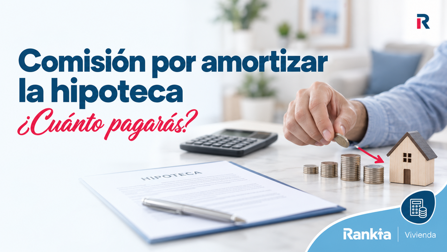 Monedas, calculadora y documentación hipotecaria que representan el coste de amortizar anticipadamente una hipoteca.