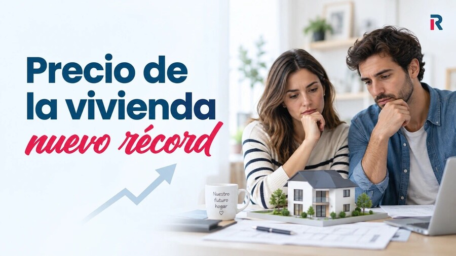 Pareja revisando la compra de una vivienda ante el récord de precios en España.