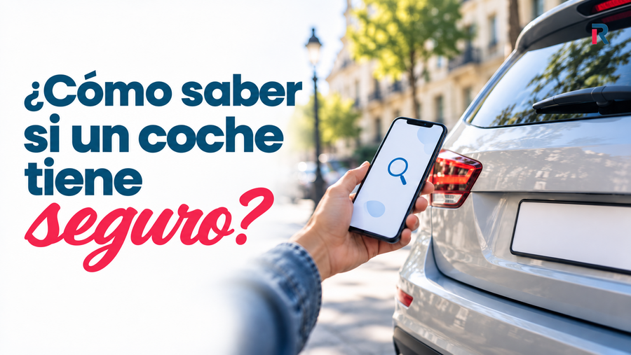 Un móvil junto a un coche acompaña el titular sobre cómo comprobar si tiene seguro.
