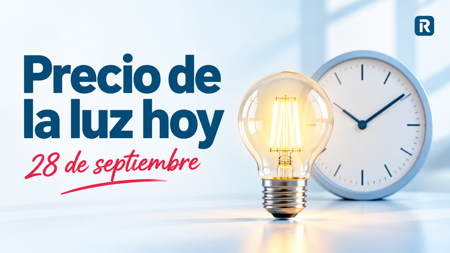 Bombilla encendida junto a un reloj en una portada sobre el precio de la luz hoy.