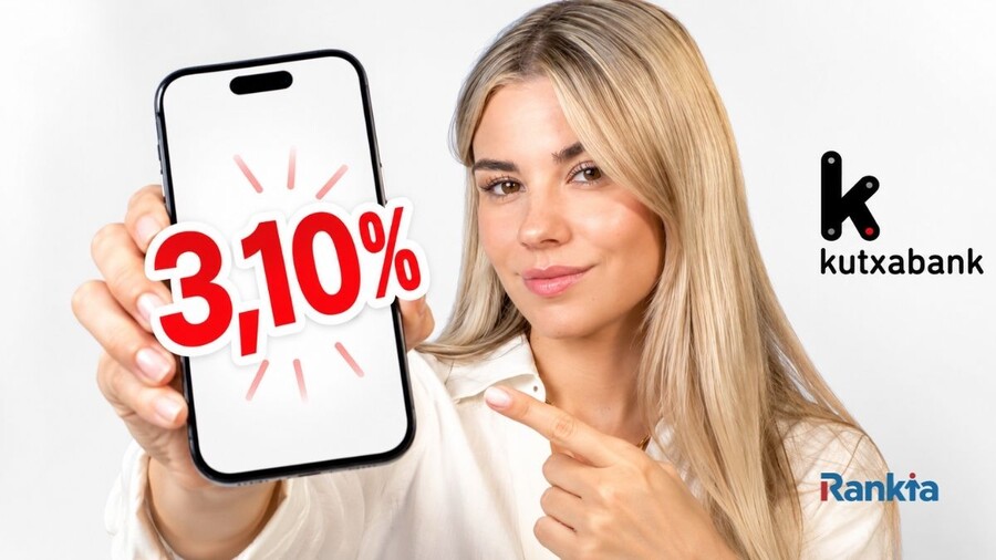 Una mujer sonriente señala un móvil que muestra «3,10%» en grande y en rojo. Sobre fondo blanco aparecen los logos de Kutxabank y Rankia.