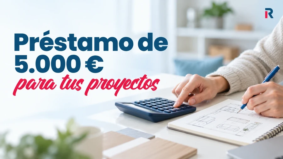 Persona calculando el presupuesto de una reforma para financiar sus proyectos con un préstamo de 5.000 euros.