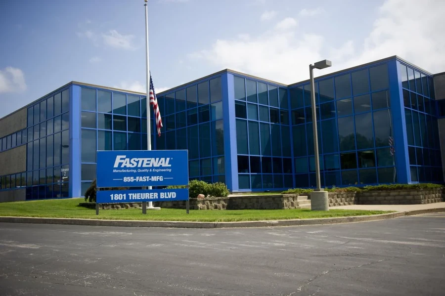 Fastenal (FAST), de distribuidor de tornillos a máquina de márgenes sin deuda