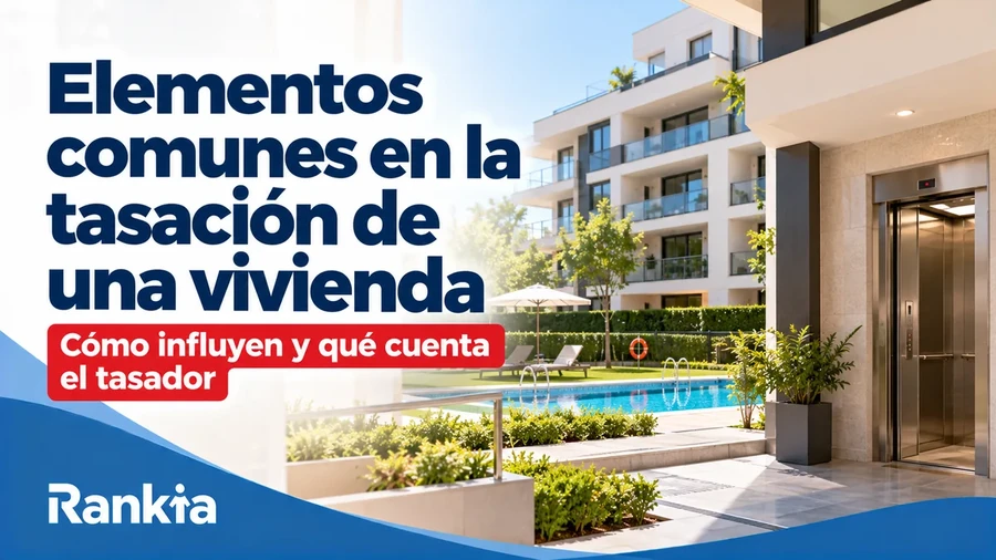 Elementos comunes en la tasación de una vivienda, con un edificio residencial moderno, ascensor, piscina y zonas ajardinadas que influyen en su valoración inmobiliaria.