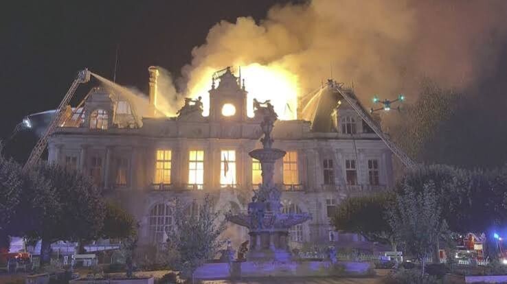 Incendio del ayuntamiento de Limages